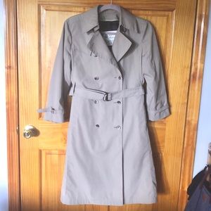 Classic Trench Coat / Weather Resistant Raincoat